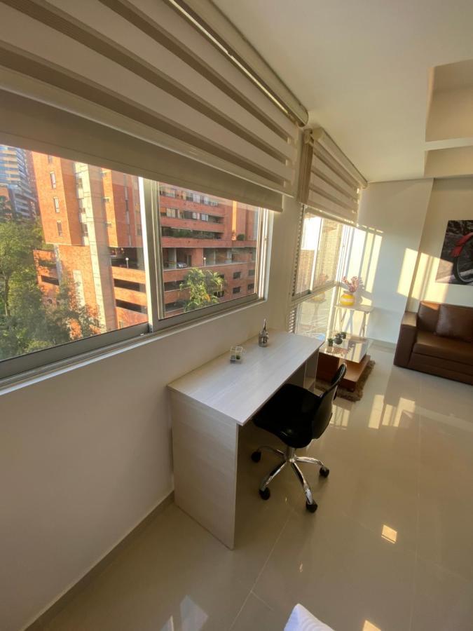 Apartasuite Moderna - En El Corazon Del Poblado Medellin Bagian luar foto
