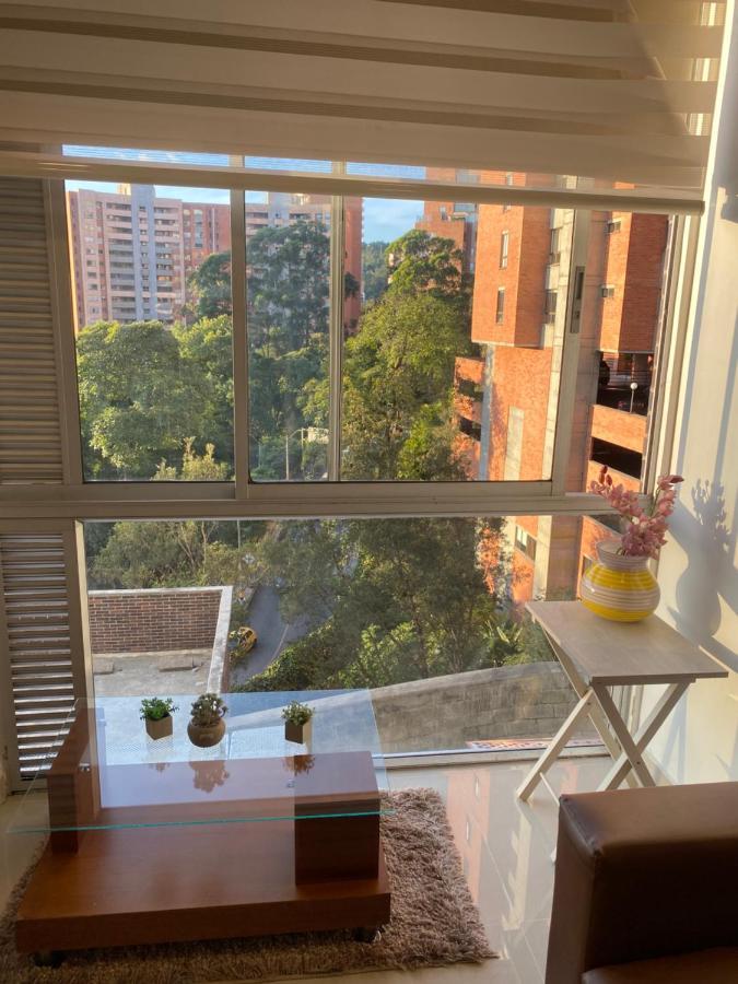 Apartasuite Moderna - En El Corazon Del Poblado Medellin Bagian luar foto