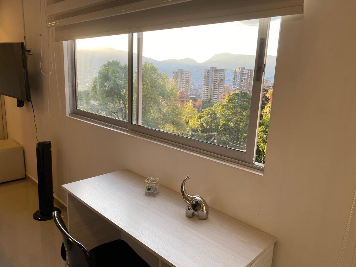 Apartasuite Moderna - En El Corazon Del Poblado Medellin Bagian luar foto