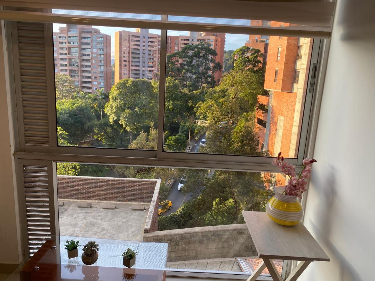 Apartasuite Moderna - En El Corazon Del Poblado Medellin Bagian luar foto